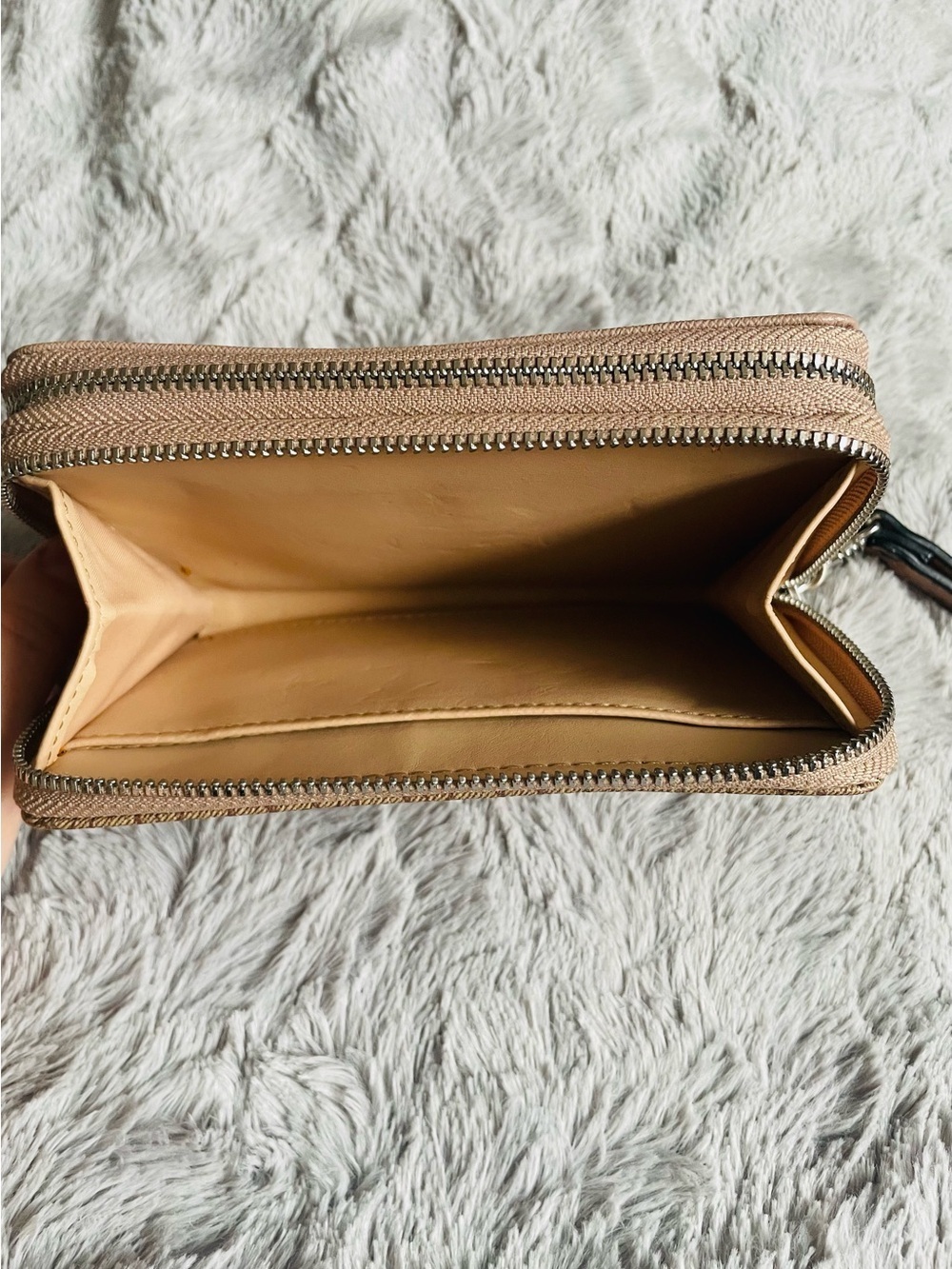 GUESS | Signature Wristlet Wallet - Picture 4 of 4